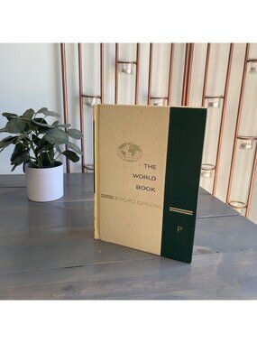 Vintage 1967 The World Book Encyclopedia Volume 15-P Top Edge Gold Gild